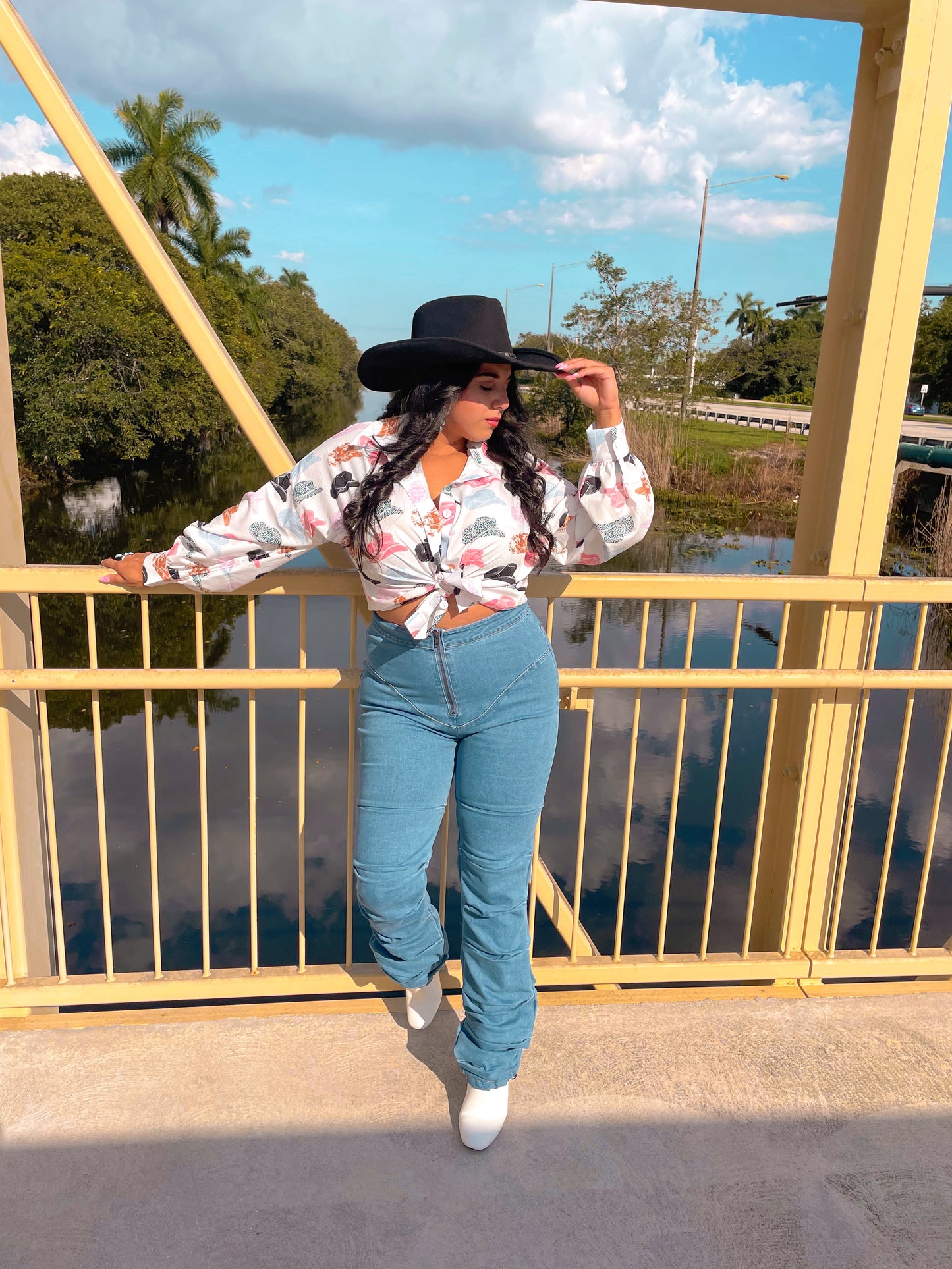 DOLLY BUTTON DOWN
